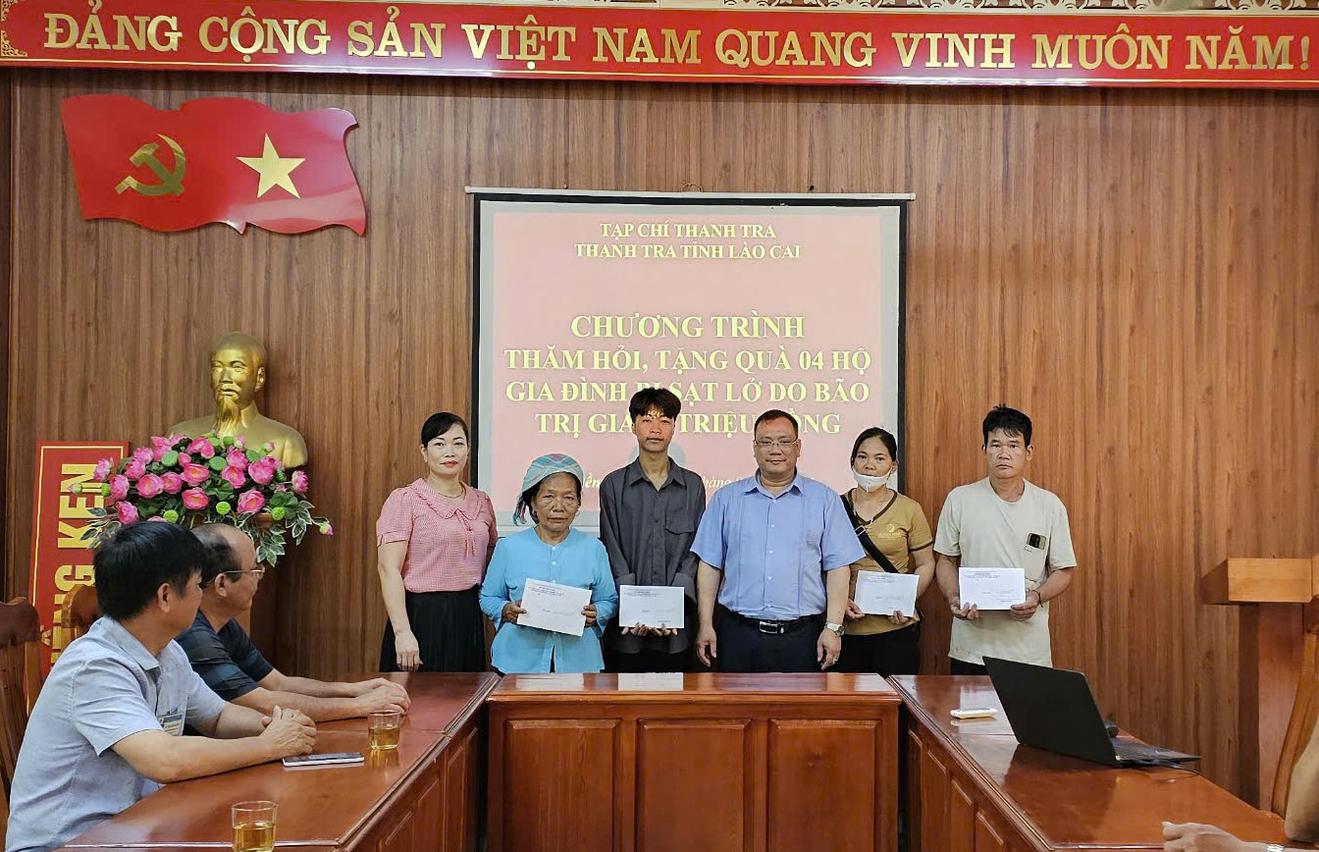 Thanh tra tỉnh Lào Cai đã trao tiền hỗ trợ của Tạp chí Thanh tra đến tay 04 hộ dân