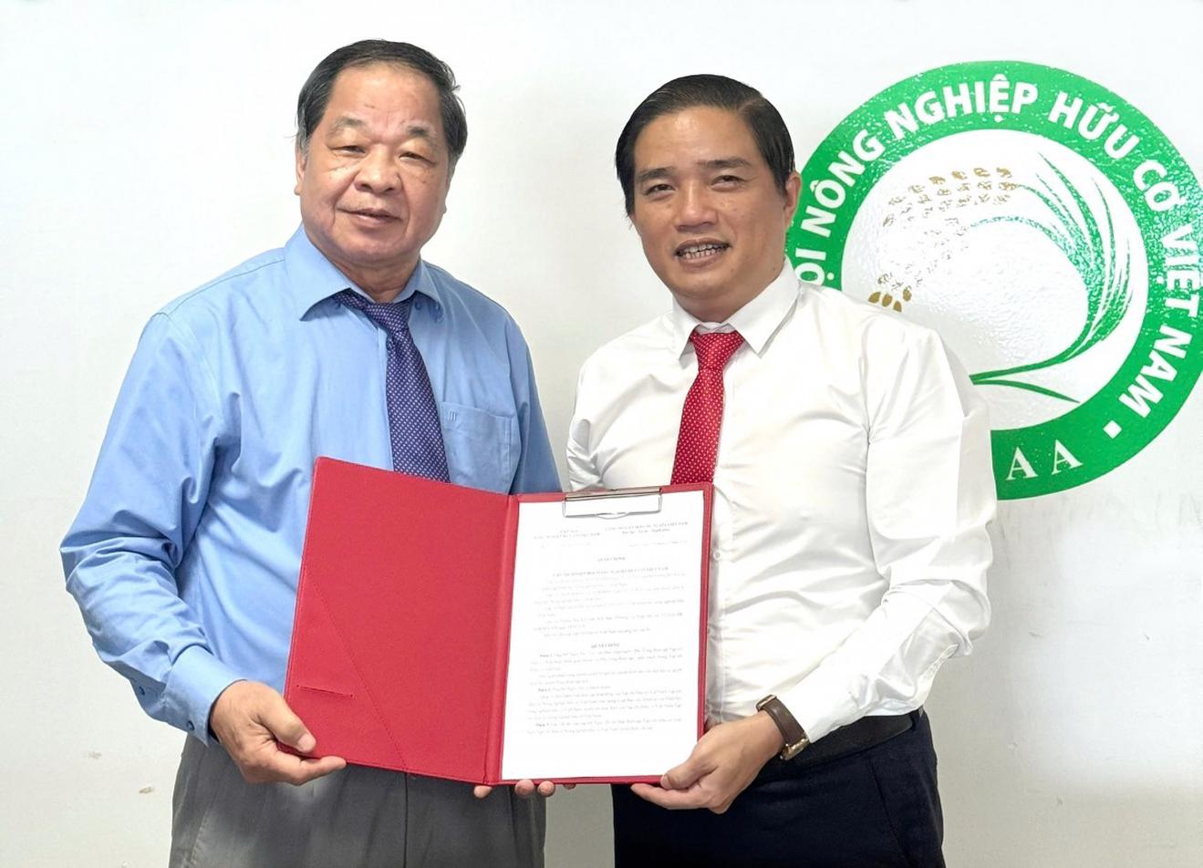 Phó Tổng Biên tập Đỗ Ngọc Thi phụ trách Tạp chí Hữu cơ Việt Nam