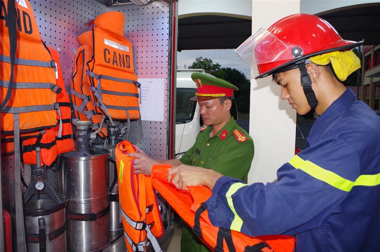 Bộ Công an chỉ đạo ứng phó, khắc phục hậu quả bão số 4