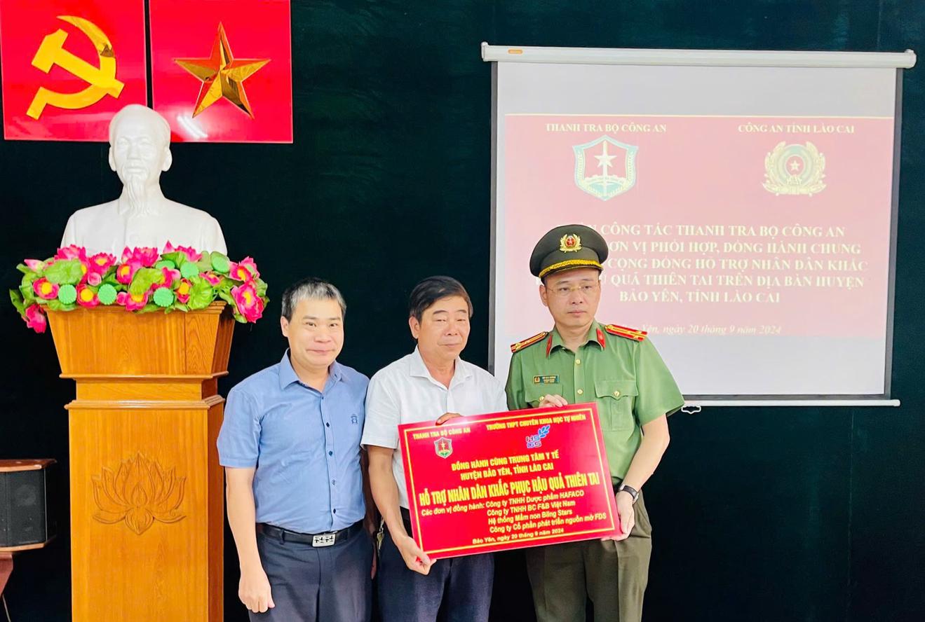 Thanh tra Bộ Công an chung sức khắc phục hậu quả bão lũ tại Lào Cai