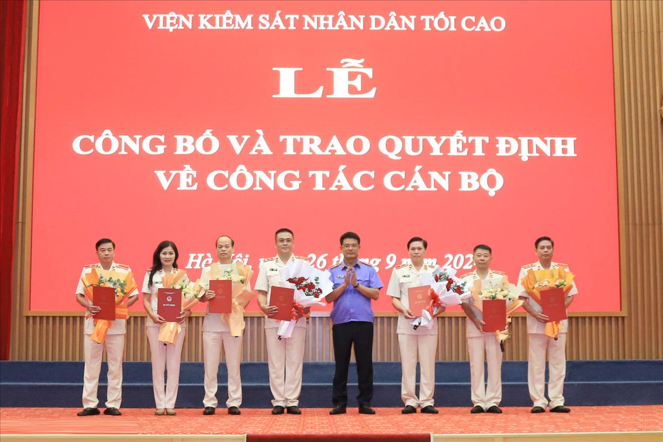 Điều động, bổ nhiệm 7 lãnh đạo cấp vụ và 18 Kiểm sát viên cao cấp
