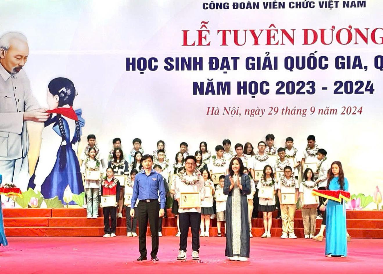 Tuyên dương học sinh đạt giải quốc gia, quốc tế