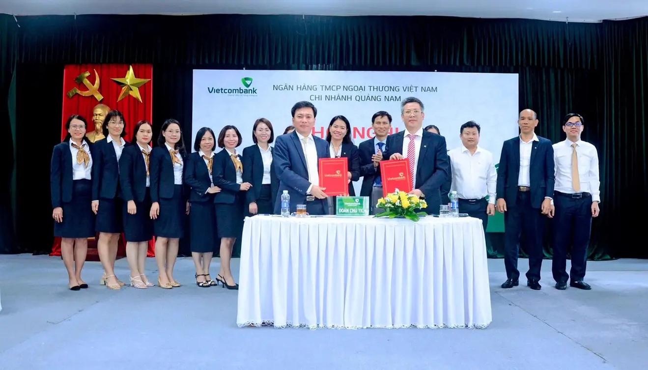 Tuân thủ chuẩn mực đạo đức nghề nghiệp, góp phần xây dựng Đảng bộ Vietcombank Quảng Nam trong sạch, vững mạnh