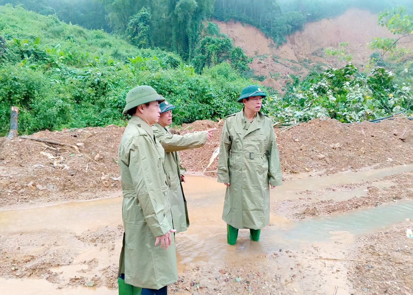 Di dời khẩn cấp 46 hộ dân ra khỏi khu vực nguy cơ sạt lở cao ở Bắc Quang