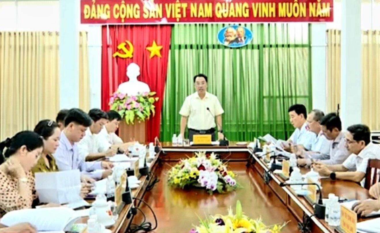 Bà Thúy có quyền khởi kiện Chủ tịch UBND tỉnh theo quy định của pháp luật về tố tụng hành chính