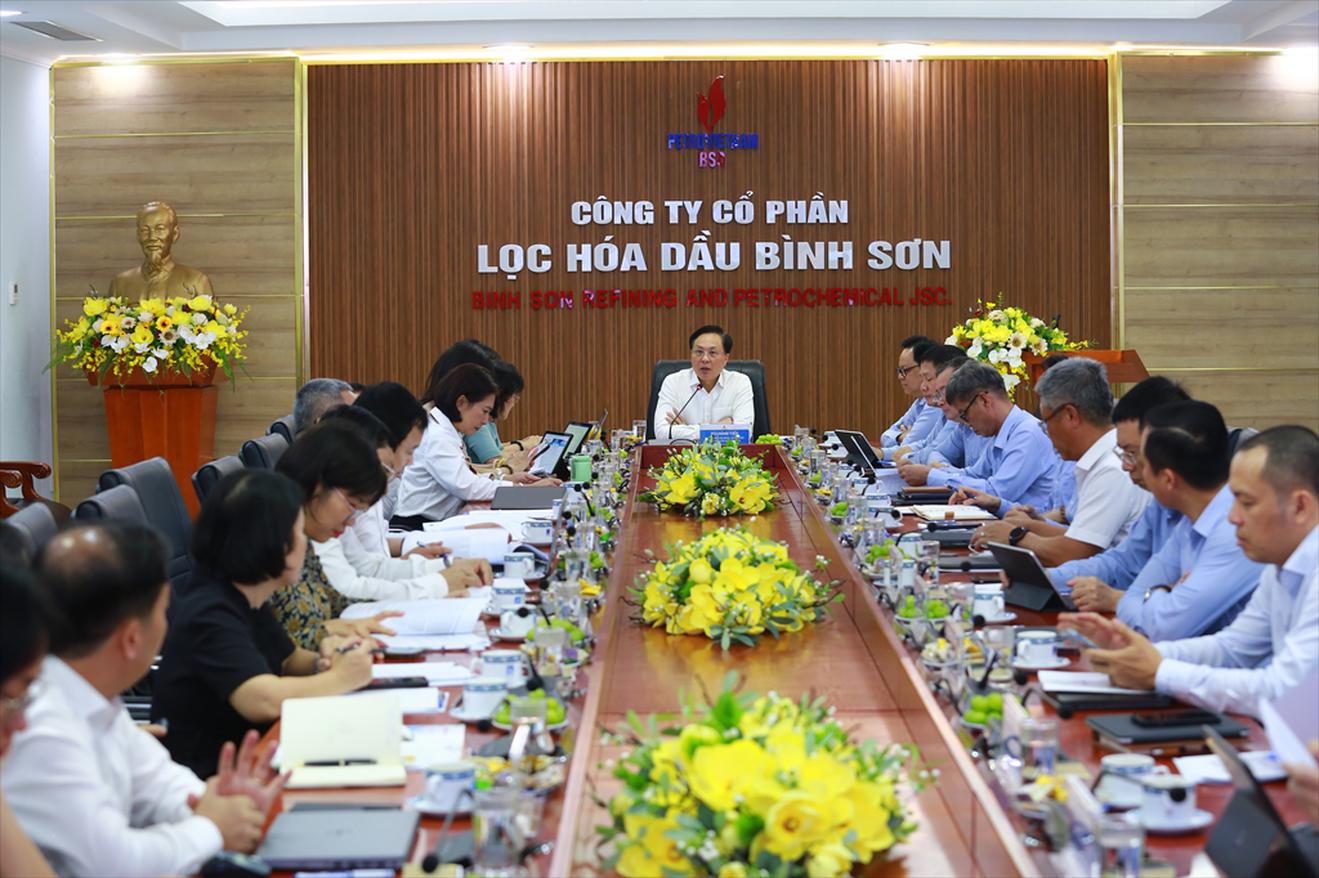 Đoàn giám sát của Hội đồng Thành viên Tập đoàn Dầu khí Việt Nam làm việc tại BSR