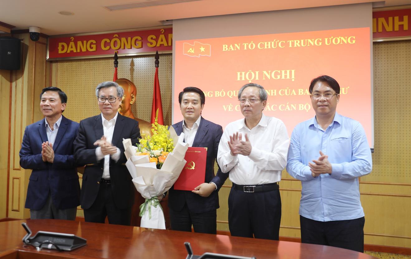 Bổ nhiệm hai Trợ lý Chủ tịch Quốc hội và Trợ lý Trưởng Ban Tổ chức Trung ương