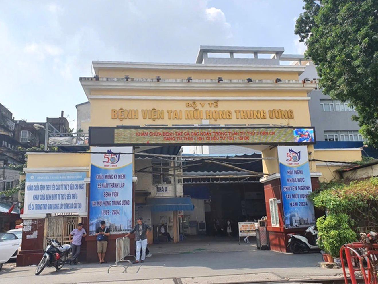 Bệnh nhân tố phải nộp tiền vào tài khoản cá nhân khi khám bệnh tại Bệnh viện Tai Mũi Họng Trung ương