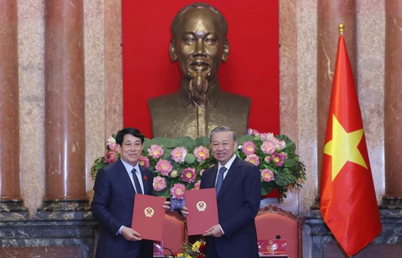 Lễ bàn giao công tác giữa Tổng Bí thư Tô Lâm và Chủ tịch nước Lương Cường