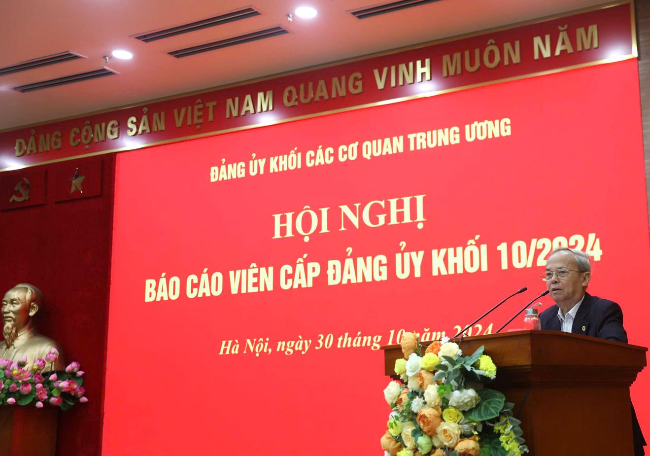Xây dựng, chỉnh đốn Đảng và hệ thống chính trị gắn với phòng, chống tham nhũng, tiêu cực
