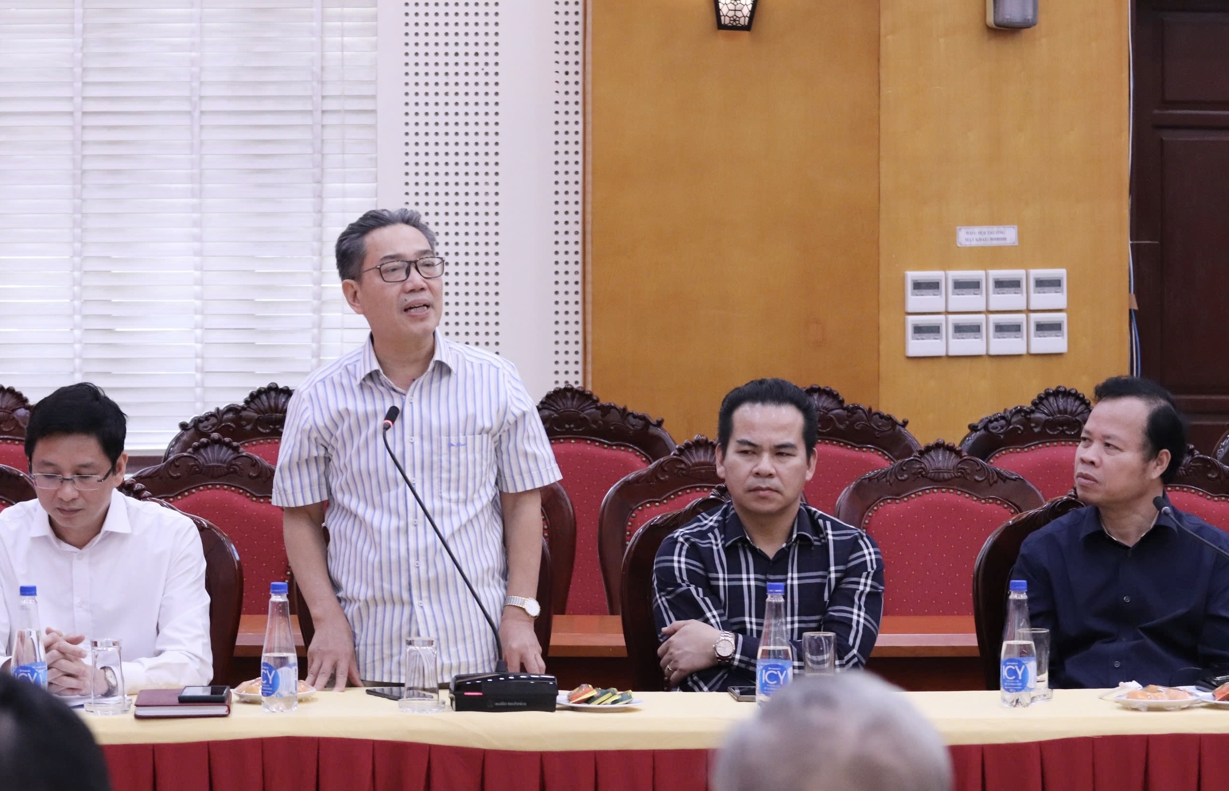 Nguyên Vụ trưởng Vụ Pháp chế, Thanh tra Chính phủ Đinh Văn Minh chia sẻ ý kiến tại buổi gặp mặt, toạ đàm. (Ảnh: D. Nguyễn)
