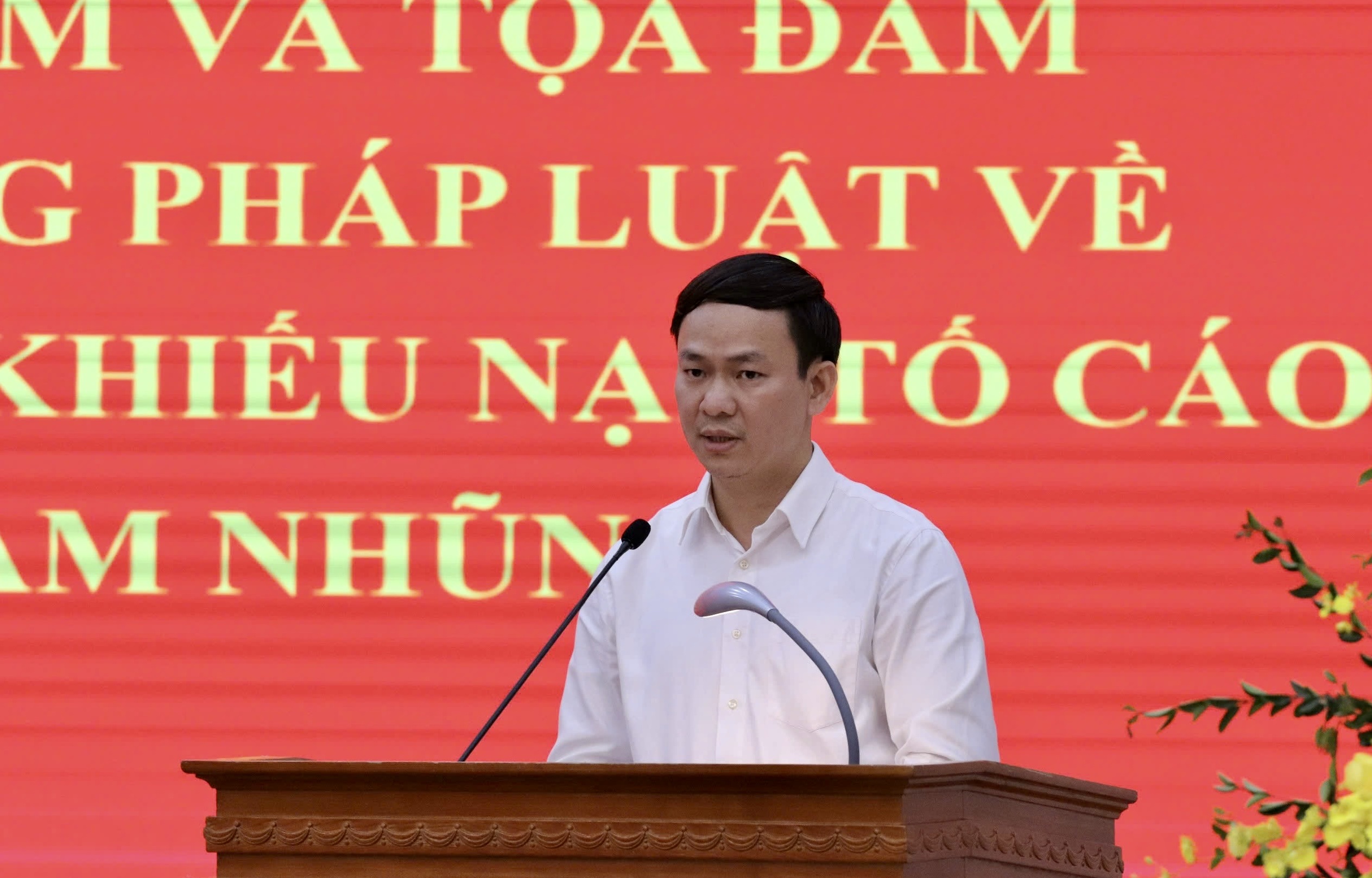 Phó Vụ trưởng Vụ Pháp chế Thanh tra Chính phủ Trần Văn Long phát biểu tại buổi gặp mặt, toạ đàm. (Ảnh: D. Nguyễn)