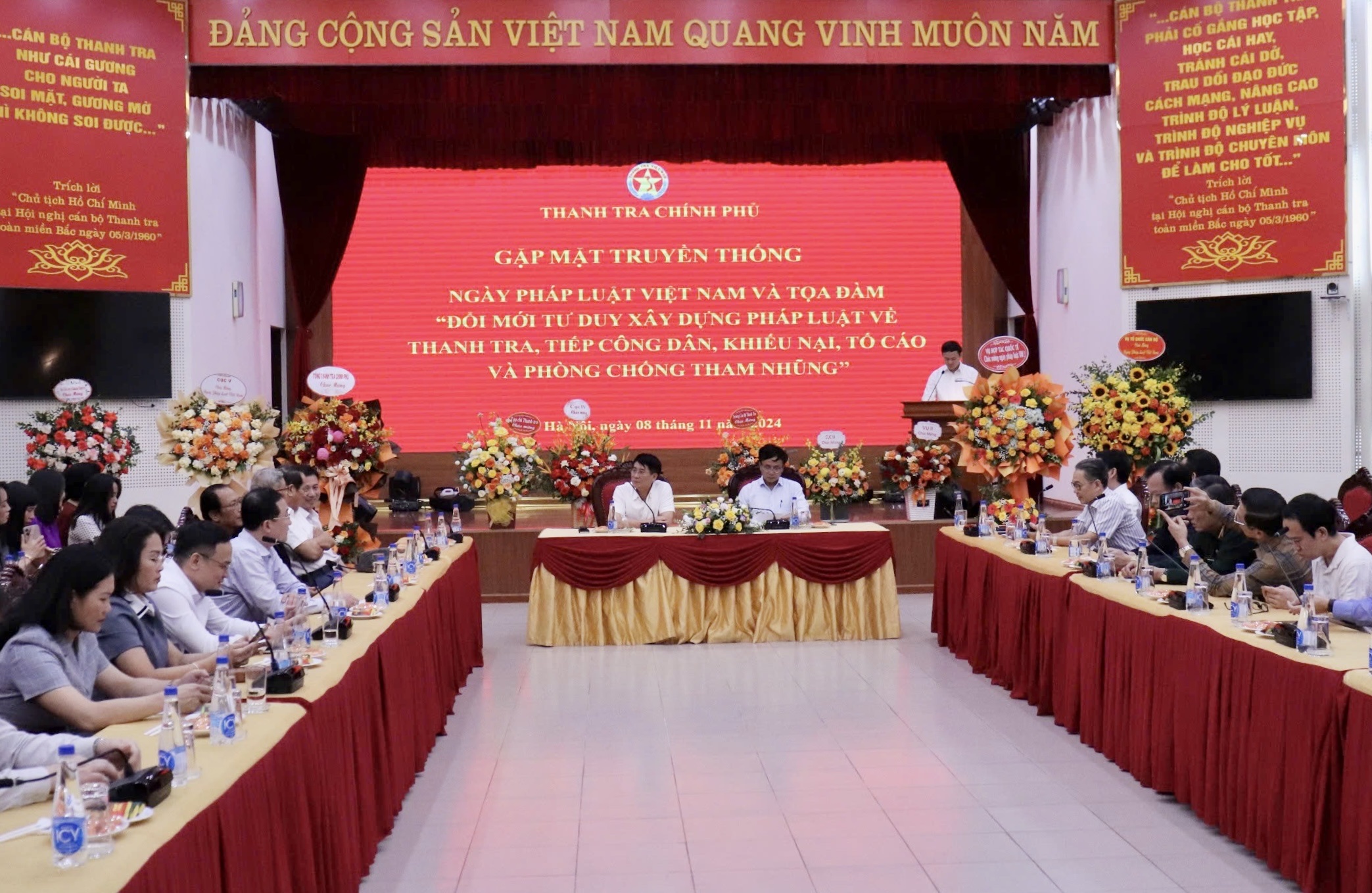 Toàn cảnh buổi gặp mặt và toạ đàm nhân Ngày Pháp luật Việt Nam. (Ảnh: D. Nguyễn)