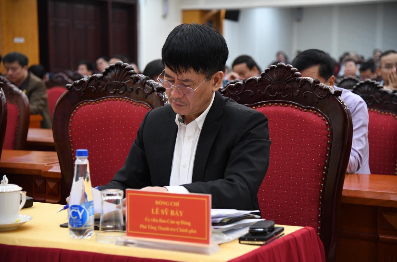 Bộ Chính trị chỉ đạo về tinh gọn bộ máy, tháo gỡ điểm nghẽn và phát triển kinh tế