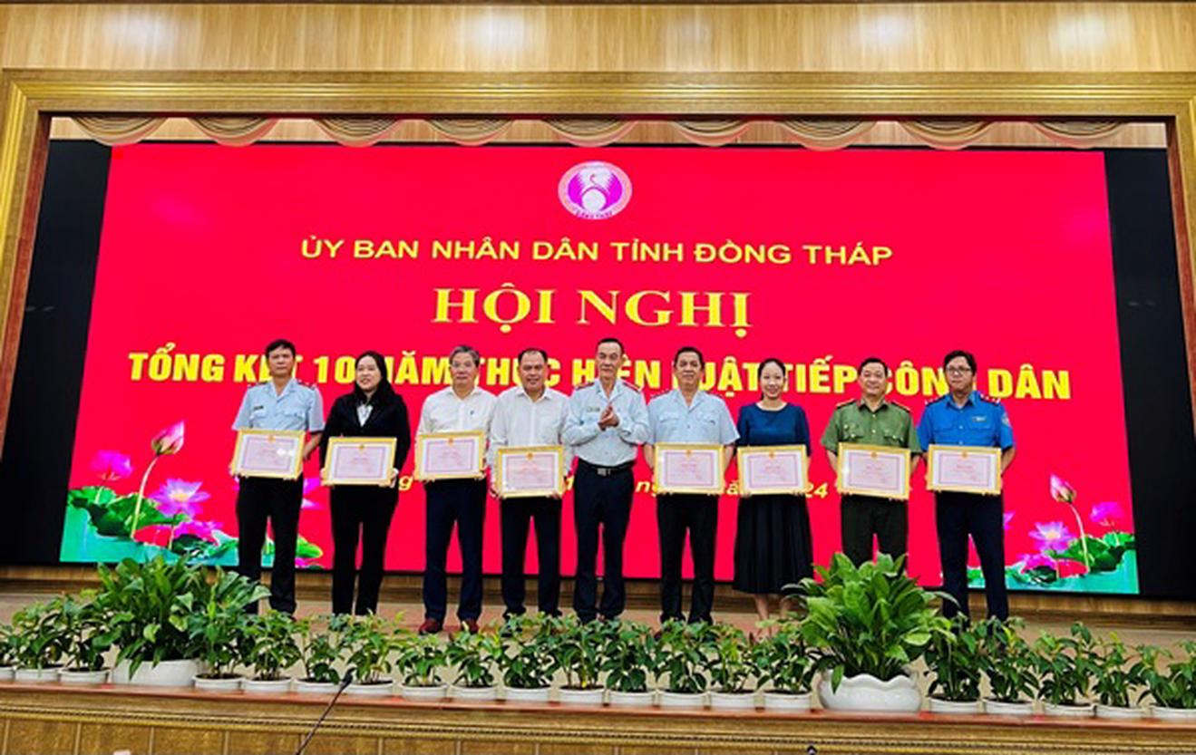 Người đứng đầu phải trực tiếp lãnh đạo, chịu trách nhiệm về công tác tiếp công dân và giải quyết đơn thư trên địa bàn mình phụ trách 