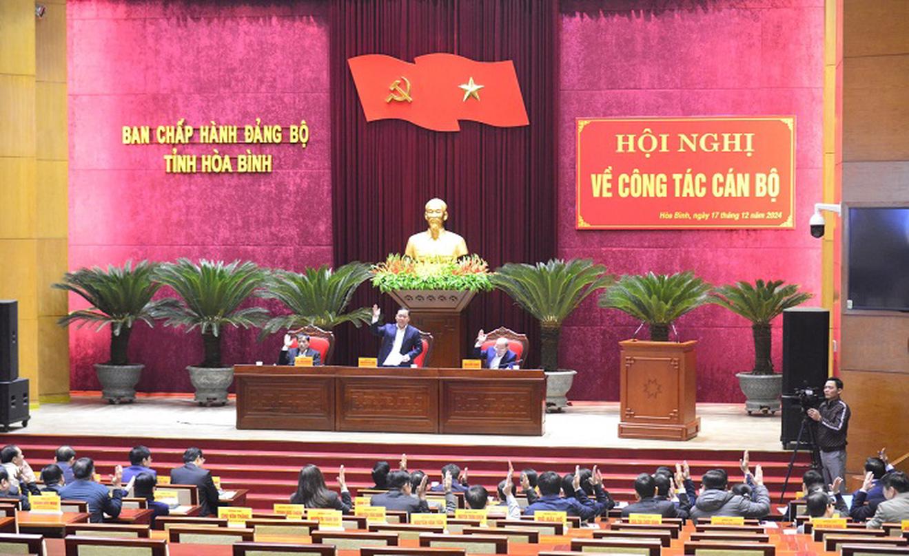 Hòa Bình nhất trí giới thiệu ông Bùi Đức Hinh giữ chức Chủ tịch UBND tỉnh