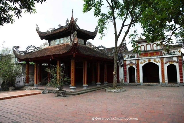 Đình Động Phí, xã Phương Tú trước khi được Nhà nước đầu tư tu bổ, tôn tạo.
