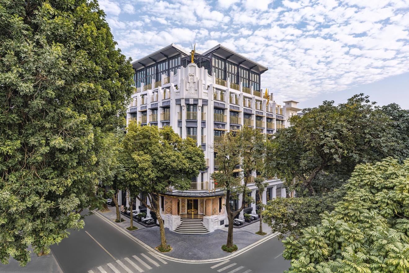 Capella Hanoi lập “hat-trick” giải thưởng trước thềm năm mới 