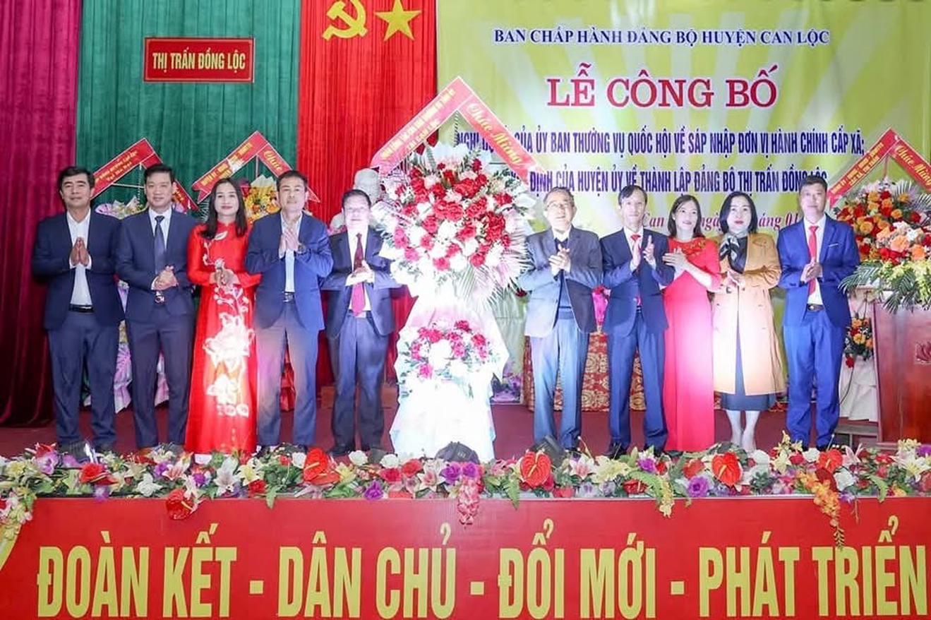 Huyện Can Lộc công bố Nghị quyết về sáp nhập xã Trung Lộc vào thị trấn Đồng Lộc