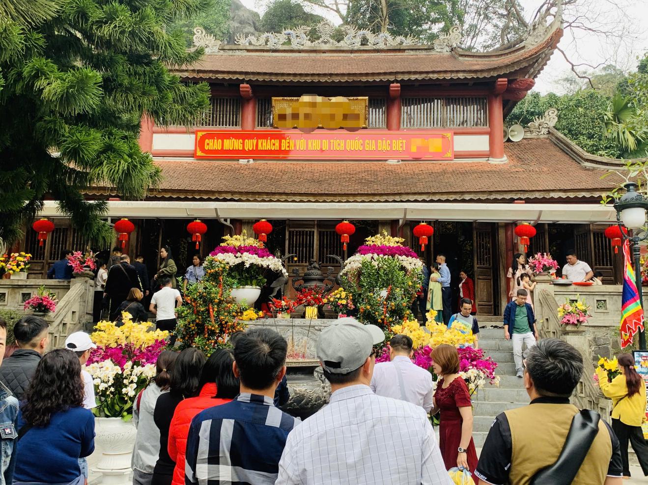Lễ hội cuối năm: Đừng để "hoa đẹp" thành "hoa phí"!