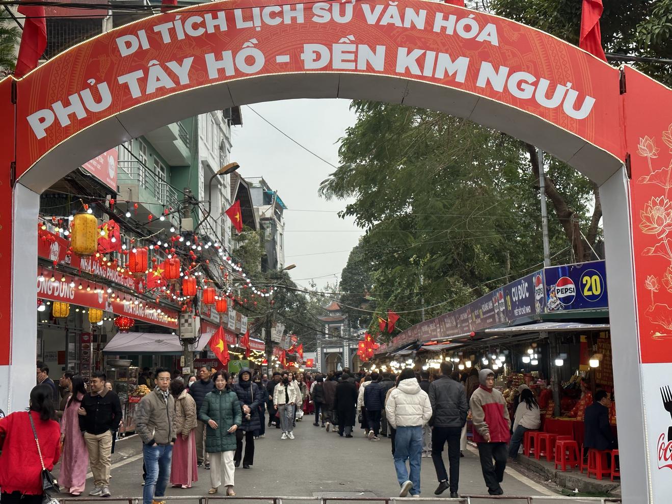 Thủ tướng Chính phủ yêu cầu thực hiện nếp sống văn minh, an toàn, tiết kiệm trong Lễ hội xuân năm 2025