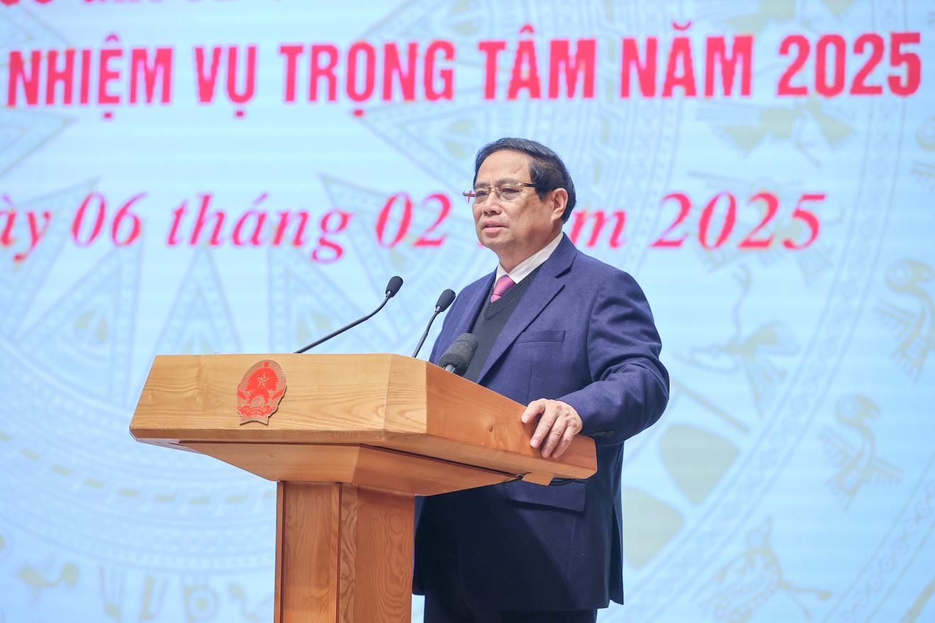 Thủ tướng: Chuyển đổi số phải gắn chặt với cải cách bộ máy hành chính