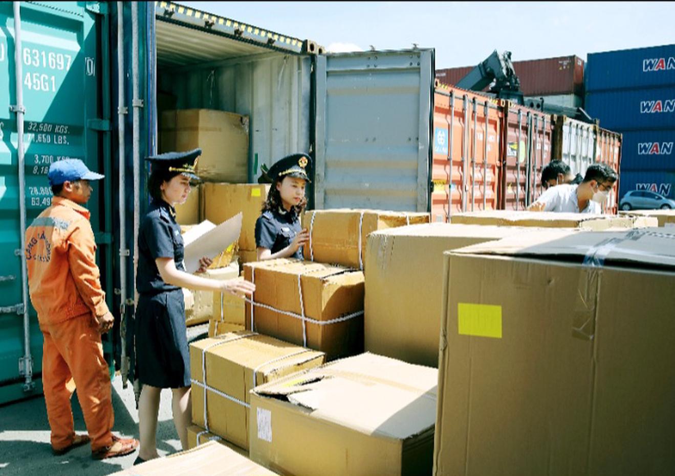 Tổng cục Hải quan: Xuất siêu 3,13 tỷ USD trong tháng 1 và siết chặt chống buôn lậu dịp Tết