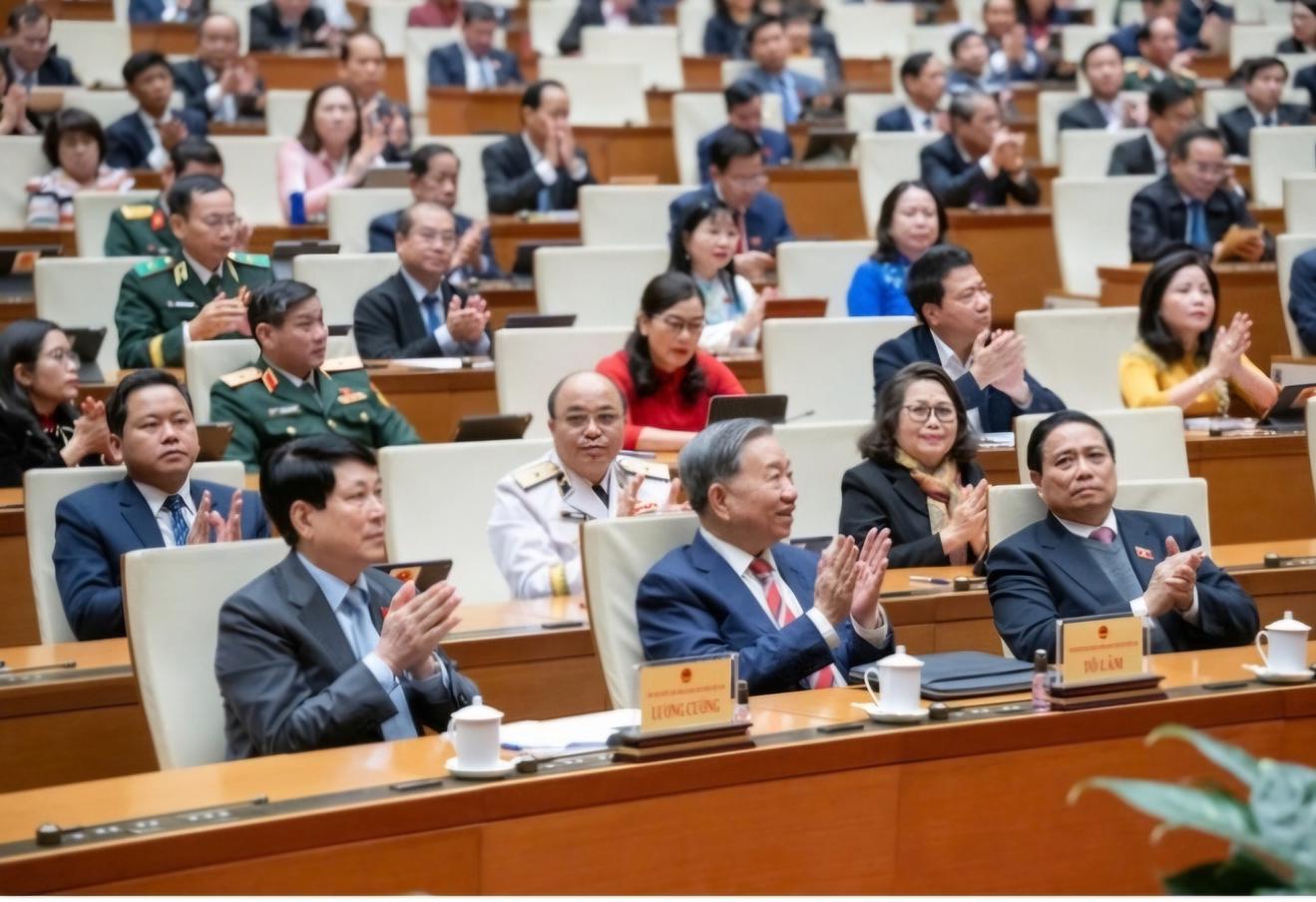 Bộ Chính trị chỉ đạo nghiên cứu định hướng sáp nhập một số đơn vị hành chính cấp tỉnh