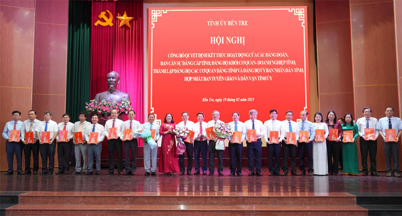 Công bố Quyết định sắp xếp, tinh gọn tổ chức bộ máy trên địa bàn tỉnh Bến Tre