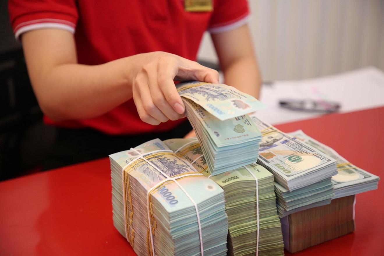 Không nên đánh thuế tiền gửi tiết kiệm