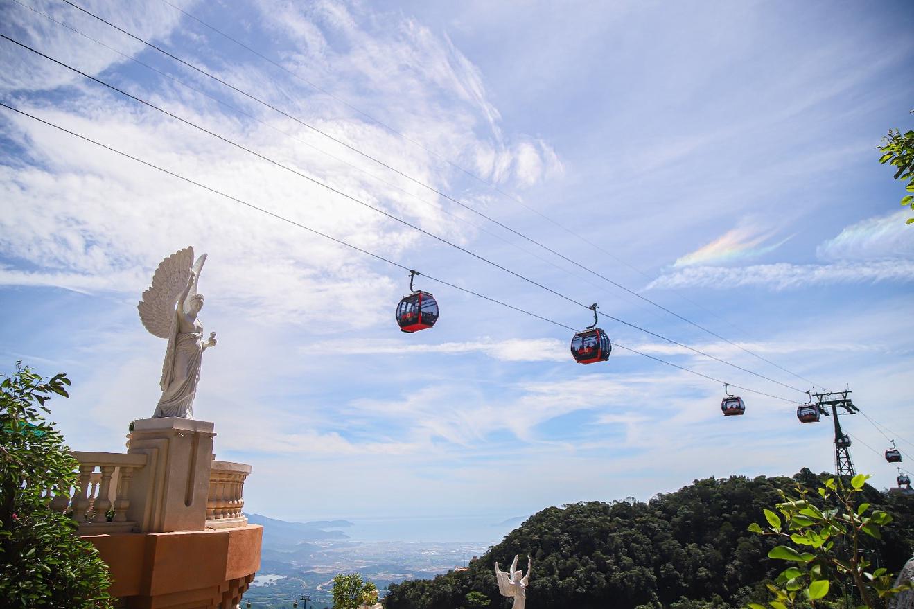Sun World Ba Na Hills tưng bừng đón hàng nghìn du khách miền Trung - Tây Nguyên ngày đầu ưu đãi giá vé 350.000 VNĐ 