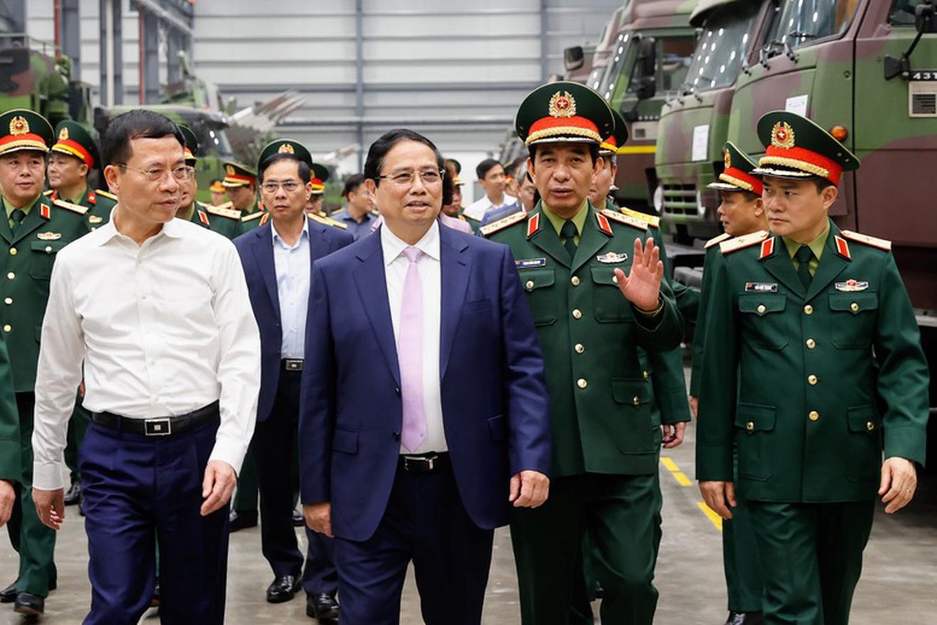 Thủ tướng chủ trì cuộc làm việc về phát triển công nghiệp quốc phòng  