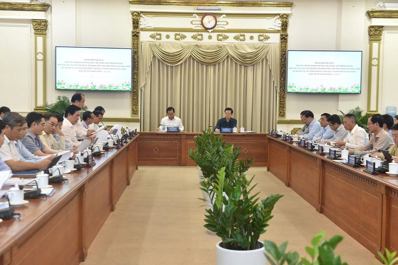 Tháo gỡ các khó khăn, vướng mắc liên quan đến các dự án giao thông trọng điểm có kế hoạch hoàn thành năm 2025 