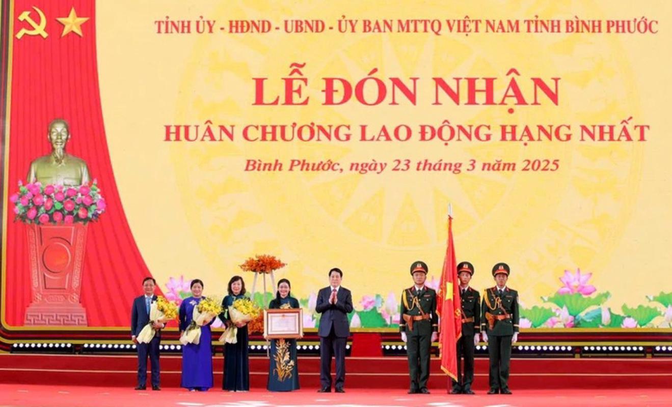 Chủ tịch nước trao tặng Huân chương Lao động hạng Nhất cho tỉnh Bình Phước