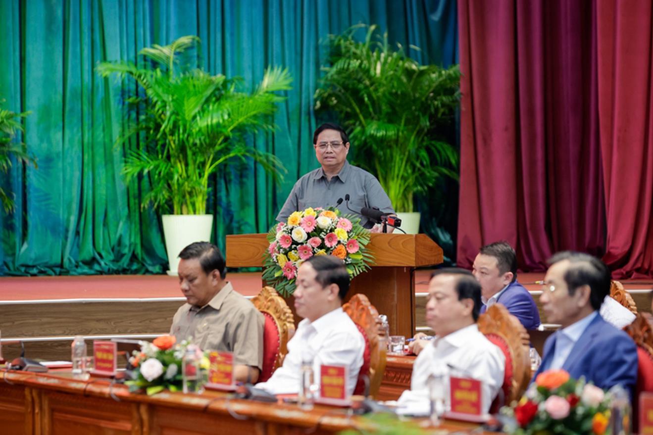 Bình Định cần lấy người dân, doanh nghiệp làm trung tâm, chủ thể để tháo gỡ vướng mắc, khó khăn, tránh lãng phí