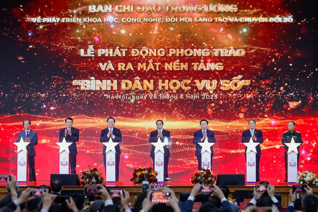 "Bình dân học vụ số" - Sứ mệnh kết nối quá khứ và tương lai trong kỷ nguyên chuyển đổi số