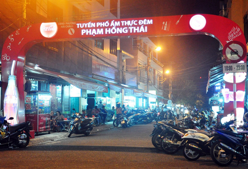 Phố ẩm thực đêm Phạm Hồng Thái ở Đà Nẵng (Ảnh: Internet)