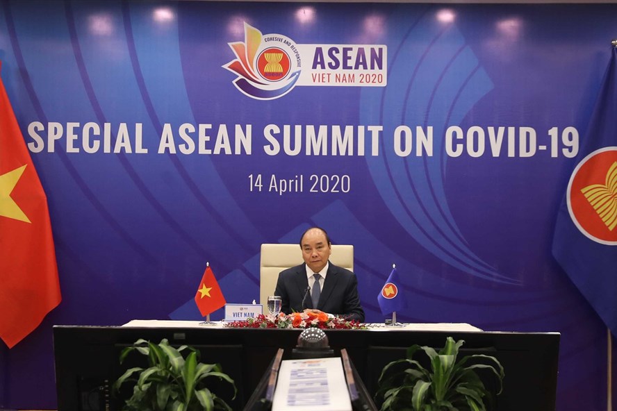 Thủ tướng Nguyễn Xuân Phúc chủ trì Hội nghị Cấp cao Đặc biệt ASEAN về ứng phó dịch bệnh COVID-19 ngày 14.4. Ảnh: Bộ Ngoại giao