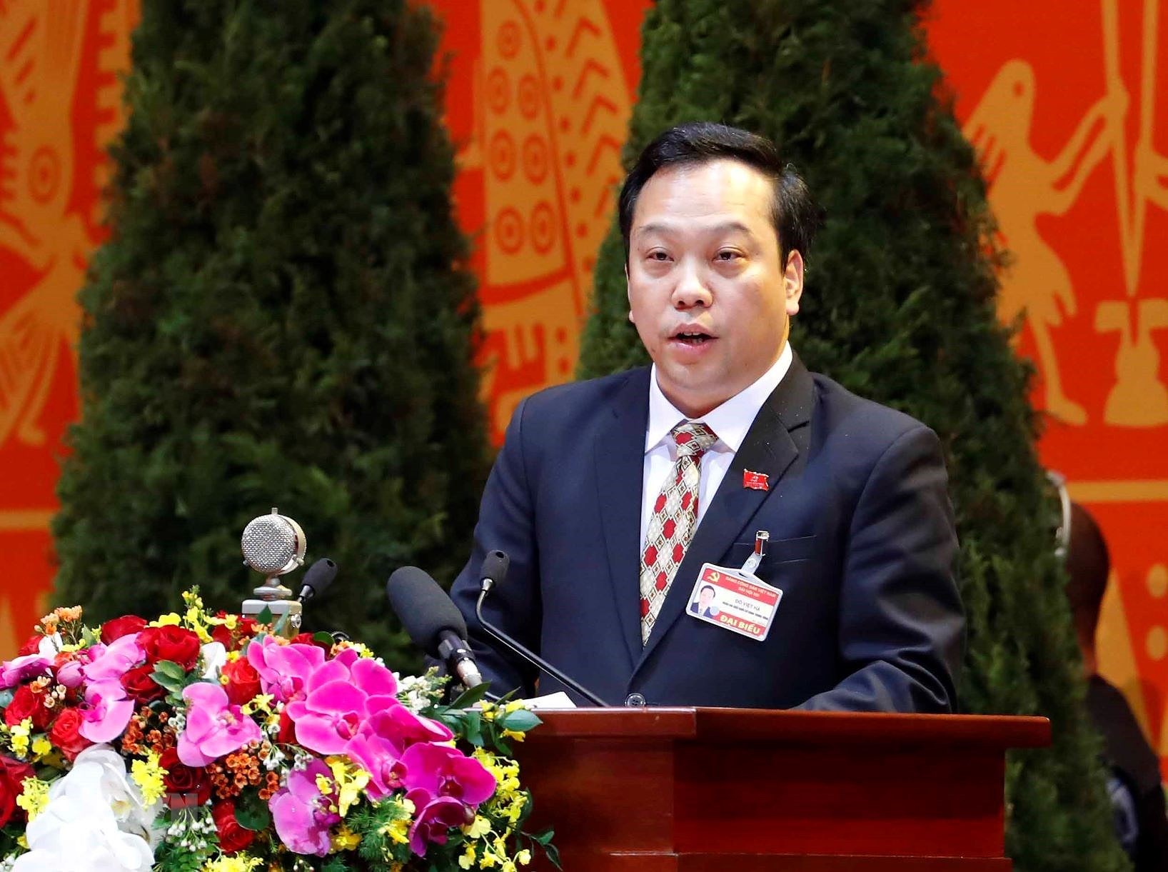 Đồng chí Đỗ Việt Hà, Phó Bí thư Đảng ủy Khối các cơ quan Trung ương trình bày tham luận.