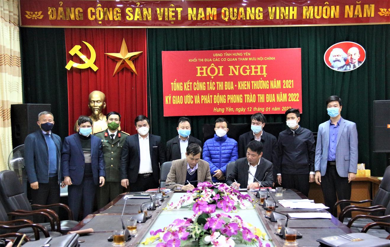 Gắn phong trào thi đua của Ngành với phong trào thi đua của địa phương