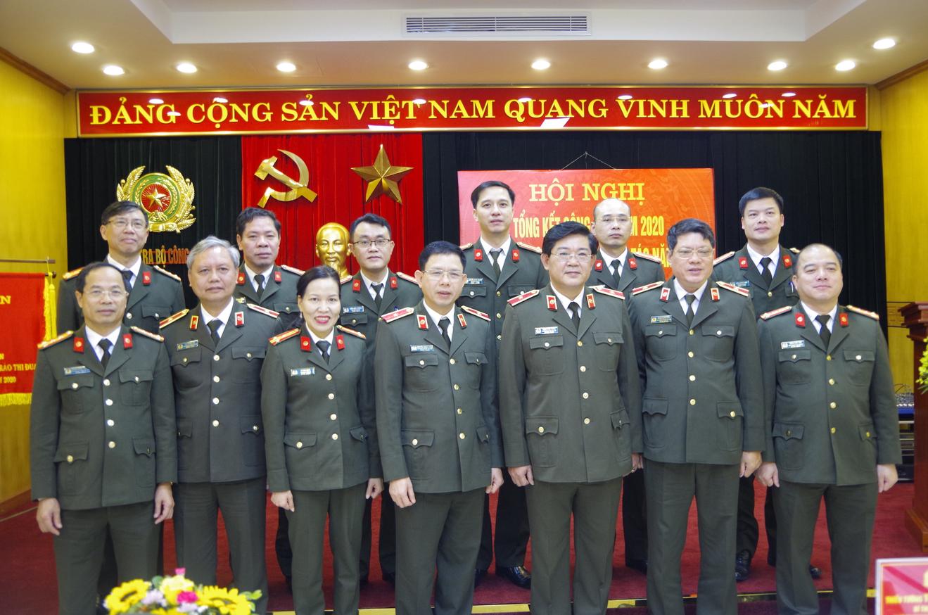 Thanh tra Bộ Công an cùng 6 bộ, ngành ký giao ước thi đua năm 2022