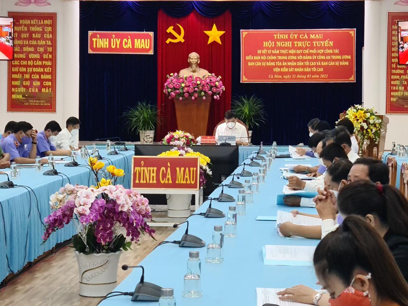 Giám sát việc thực hiện các quy định của pháp luật về quy hoạch và kế hoạch sử dụng đất