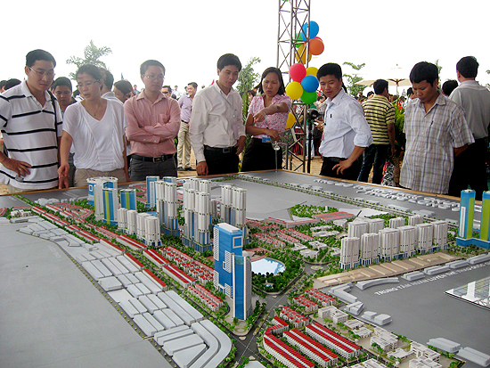Liệu bao giờ thị trường bất động sản sẽ "ấm" trở lại? (Ảnh: DĐDN)Bao giờ thị trường mới “ấm”?