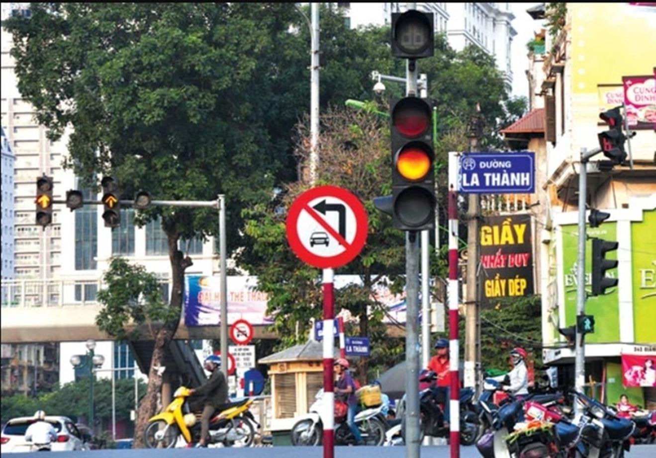 Xử lý dứt điểm các tồn tại, bất cập đối với hệ thống đèn tín hiệu, biển báo giao thông