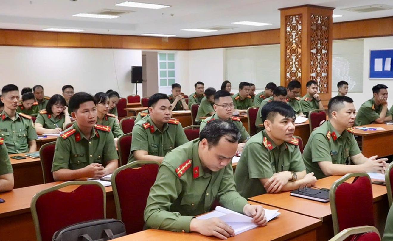 Gần 60 cán bộ công an tham gia khoá bồi dưỡng nghiệp vụ Thanh tra viên