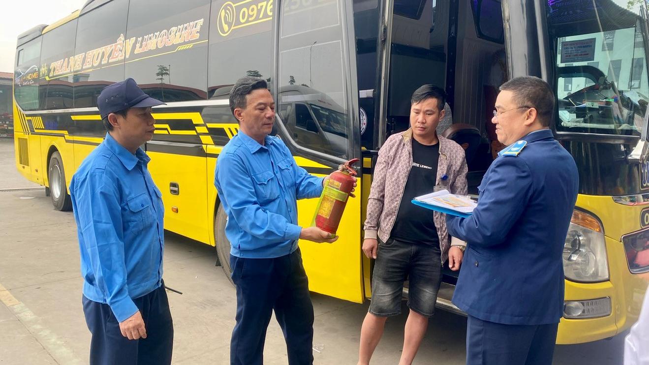 Tăng cường phục vụ nhu cầu đi lại của nhân dân dịp kỷ niệm 50 năm Ngày Giải phóng miền Nam