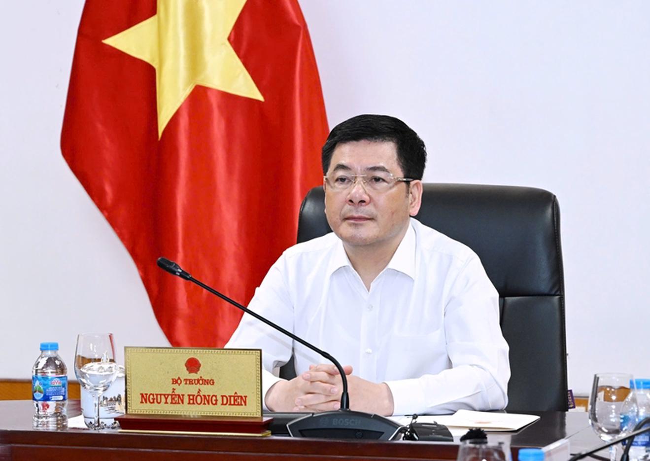 Việt Nam đặt mục tiêu tăng trưởng điện 10% mỗi năm, bổ sung điện hạt nhân sau năm 2035