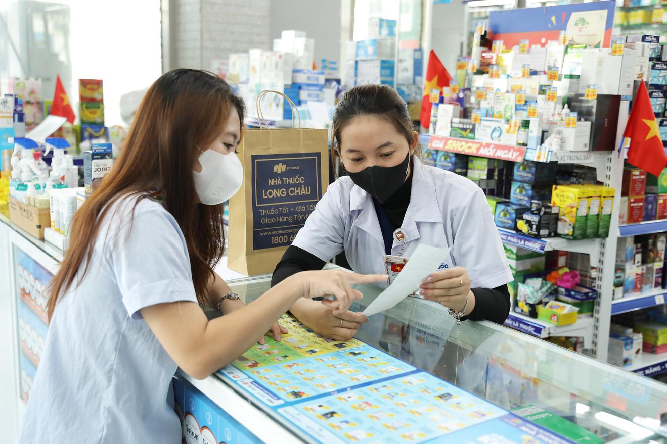 Đưa thông tin lên hóa đơn và web, FPT Long Châu trao quyền tự bảo vệ sức khỏe cho người dân